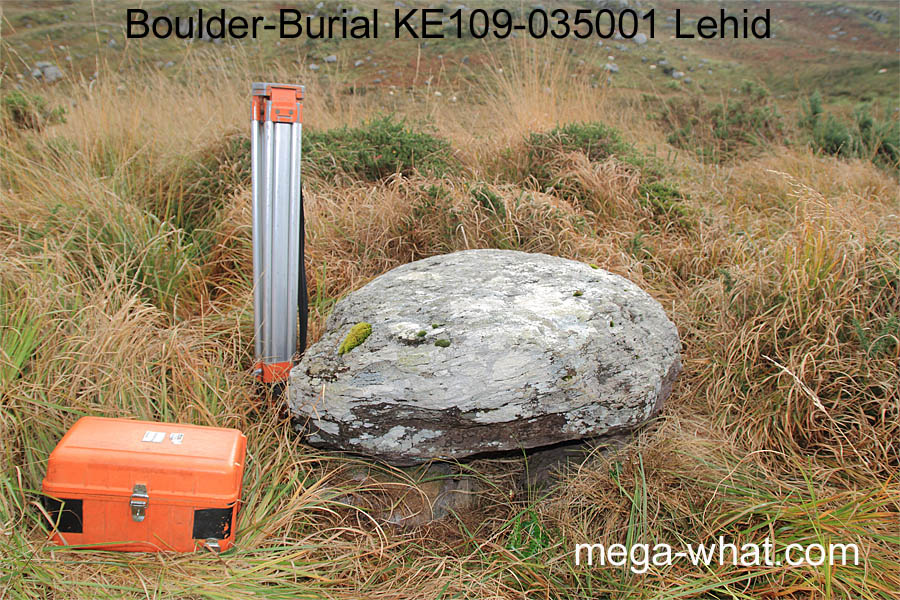 Boulder-Burial KE109-035001 Lehid, Kerry, Ireland.